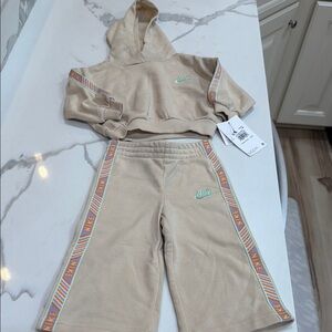 Nike Kids Matching Set in Tan and Mint